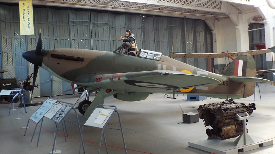 DUXFORD AIR MUSEUM BATTLE OF BRITAIN HANGER "HURRICANE MK IIA No.111 SQUADRON 1940"