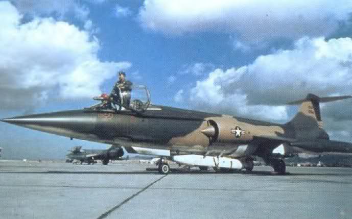 sta1-Vietnam-F-104-.jpg