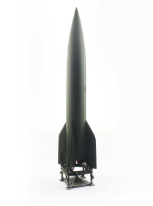 Precision Model Art 1/72 V-2 Rocket Spacecraft German Army w/Mobile Launch 