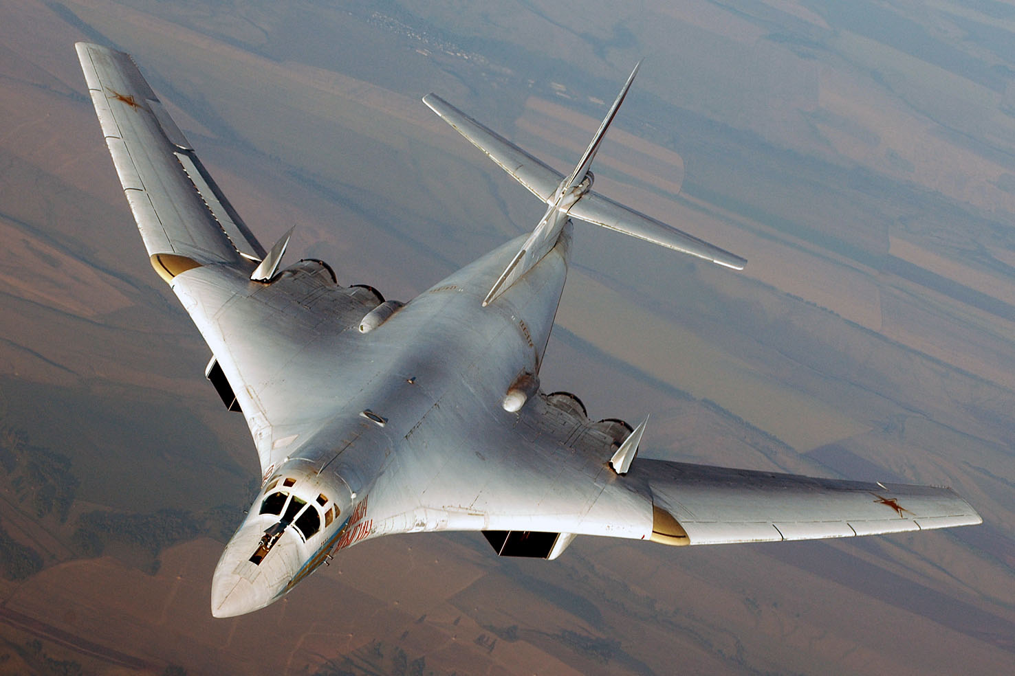 Ту 160м сколько. Ту-160м белый лебедь. Белый лебедь самолет ту 160. Стратегический ракетоносец ту-160 белый лебедь. Стратегический бомбардировщик белый лебедь.