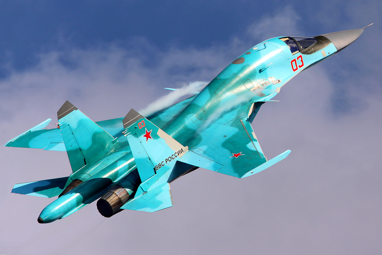 su34-Sukhoi-Su-34-of-Russian-Air-Force-performes-its-aerobatic-program.jpg